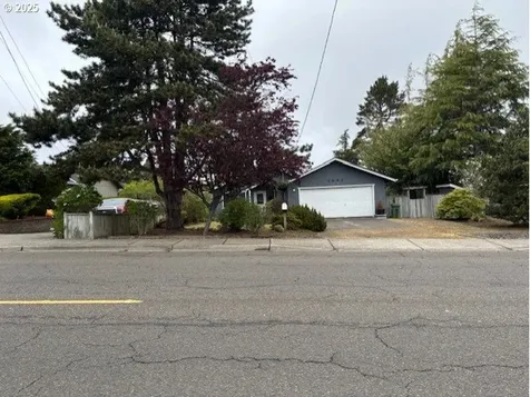 2640 Virginia Avenue North Bend OR 97459