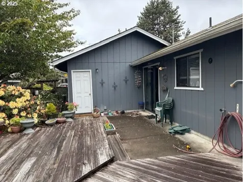2640 Virginia Avenue North Bend OR 97459