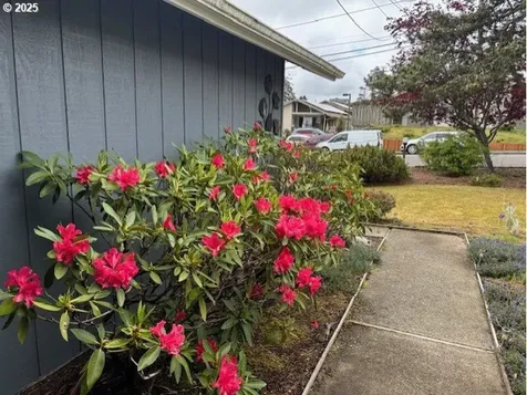 2640 Virginia Avenue North Bend OR 97459