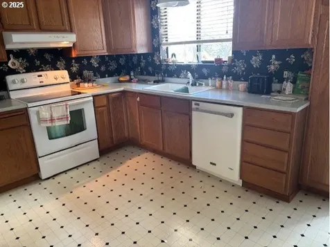 2640 Virginia Avenue North Bend OR 97459
