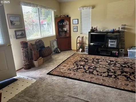 2640 Virginia Avenue North Bend OR 97459