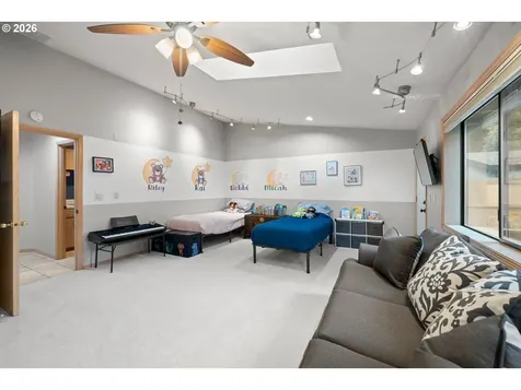 12116 SW Lesser Road Portland OR 97219
