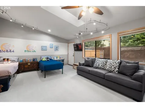12116 SW Lesser Road Portland OR 97219