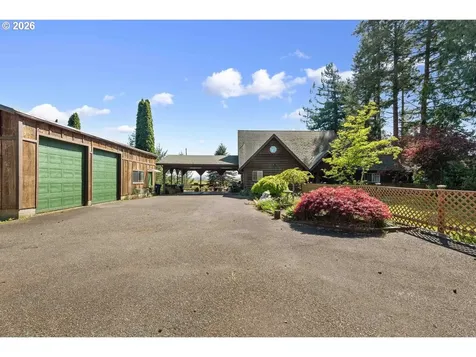 527 W 4th Street Coquille OR 97423