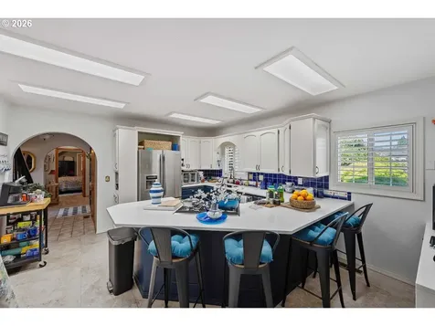 527 W 4th Street Coquille OR 97423