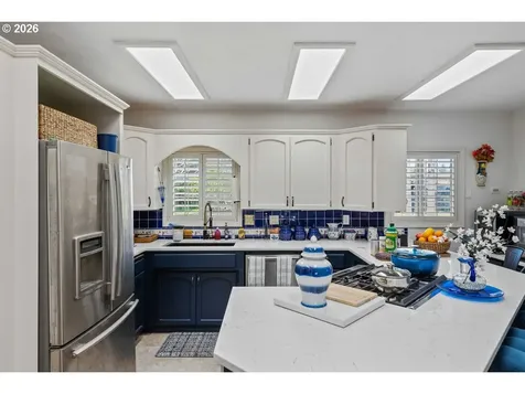 527 W 4th Street Coquille OR 97423