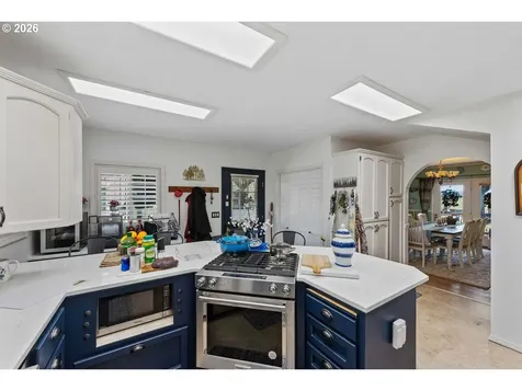 527 W 4th Street Coquille OR 97423