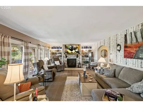 527 W 4th Street Coquille OR 97423