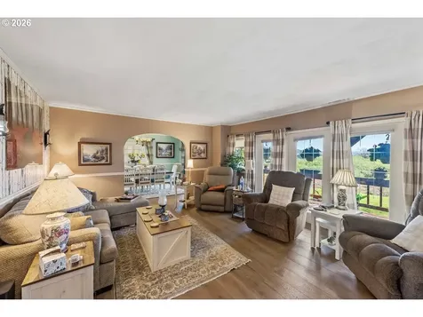 527 W 4th Street Coquille OR 97423