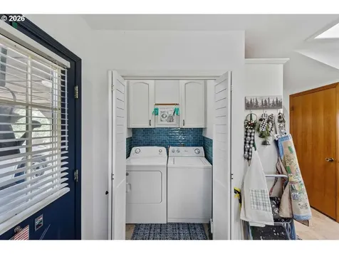 527 W 4th Street Coquille OR 97423