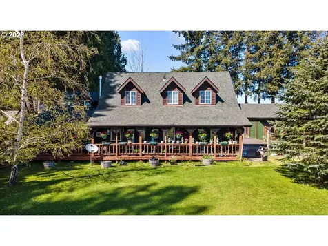 527 W 4th Street Coquille OR 97423