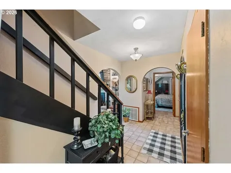527 W 4th Street Coquille OR 97423