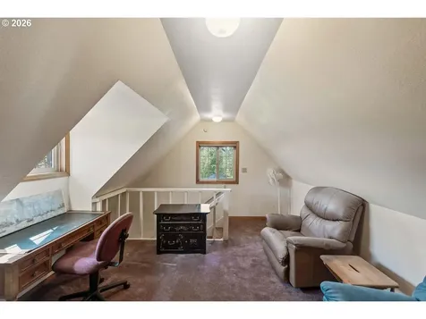 527 W 4th Street Coquille OR 97423