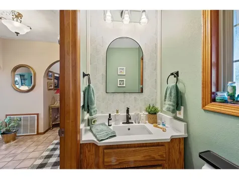 527 W 4th Street Coquille OR 97423