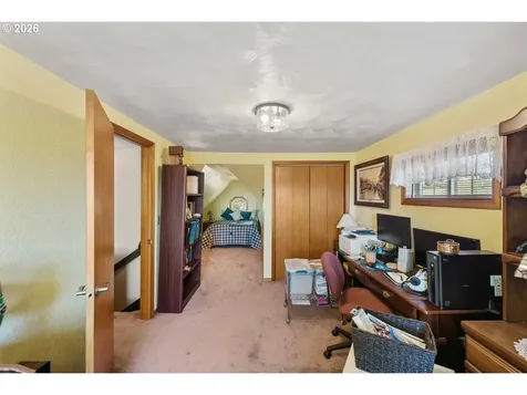 527 W 4th Street Coquille OR 97423