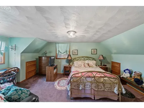 527 W 4th Street Coquille OR 97423