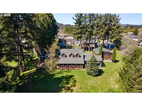527 W 4th Street Coquille OR 97423