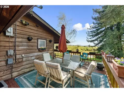 527 W 4th Street Coquille OR 97423