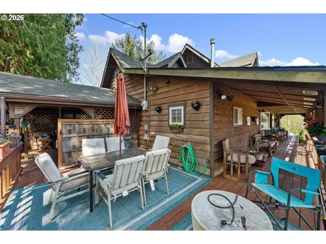 527 W 4th Street Coquille OR 97423