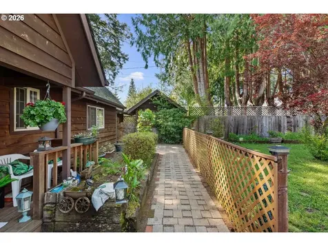 527 W 4th Street Coquille OR 97423