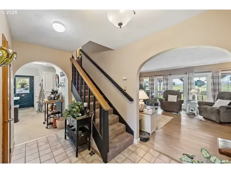 527 W 4th Street Coquille OR 97423
