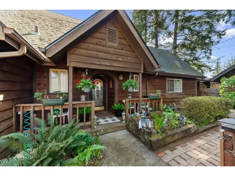 527 W 4th Street Coquille OR 97423