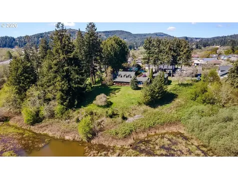 527 W 4th Street Coquille OR 97423