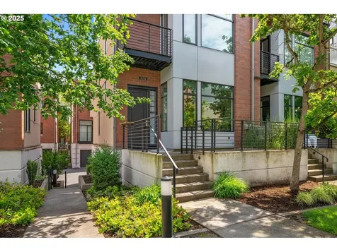 1634 NW Riverscape Street Portland OR 97209