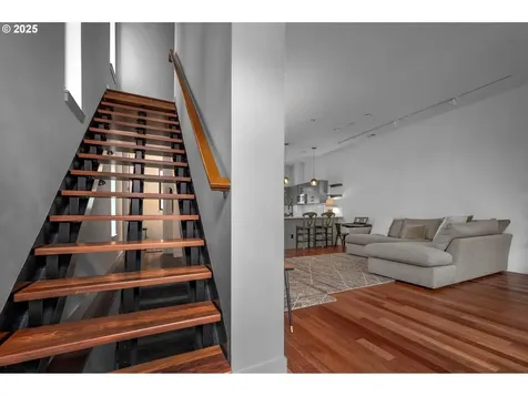 1634 NW Riverscape Street Portland OR 97209