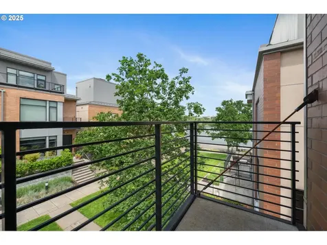 1634 NW Riverscape Street Portland OR 97209