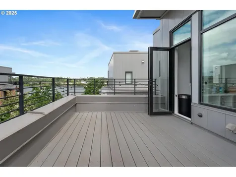 1634 NW Riverscape Street Portland OR 97209