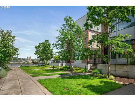 1634 NW Riverscape Street Portland OR 97209