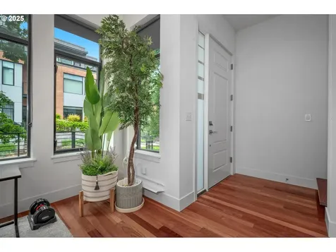 1634 NW Riverscape Street Portland OR 97209