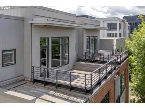 1634 NW Riverscape Street Portland OR 97209