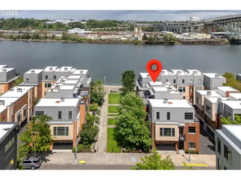 1634 NW Riverscape Street Portland OR 97209