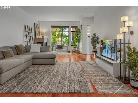 1634 NW Riverscape Street Portland OR 97209