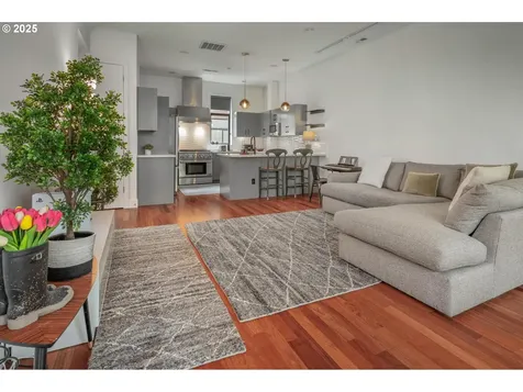 1634 NW Riverscape Street Portland OR 97209