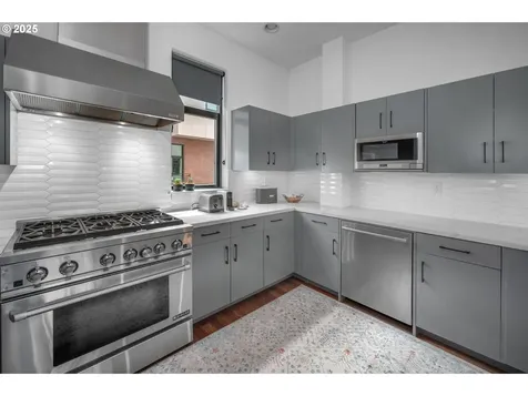 1634 NW Riverscape Street Portland OR 97209