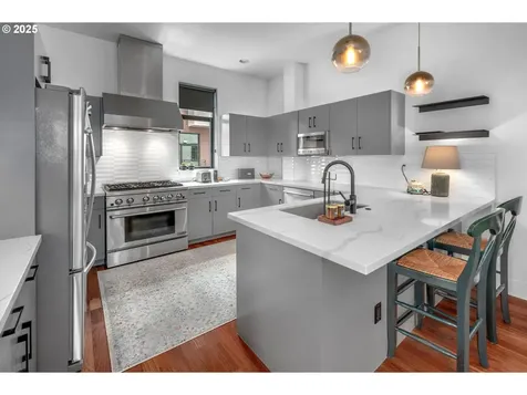 1634 NW Riverscape Street Portland OR 97209
