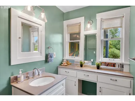 1802 NE 56th Avenue Portland OR 97213