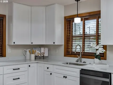 4585 SW Poplar Lane Portland OR 97225