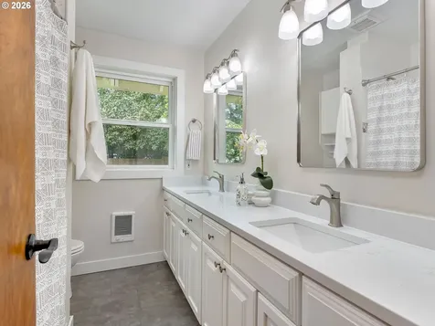 4585 SW Poplar Lane Portland OR 97225