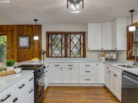 4585 SW Poplar Lane Portland OR 97225