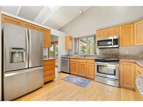 10105 SW 36th Court Portland OR 97219