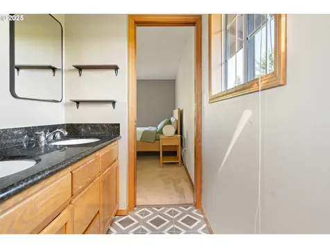 10105 SW 36th Court Portland OR 97219