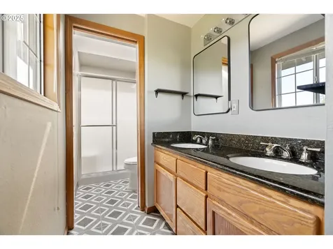 10105 SW 36th Court Portland OR 97219