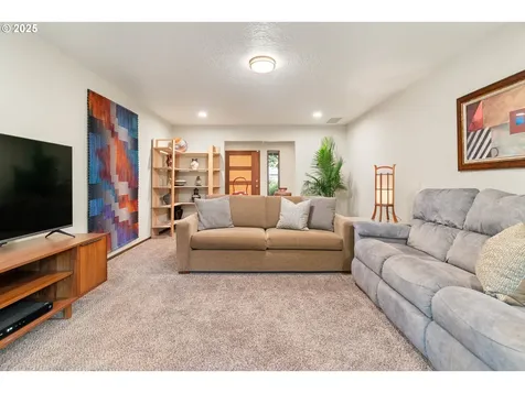 6001 SW Texas Court Portland OR 97219