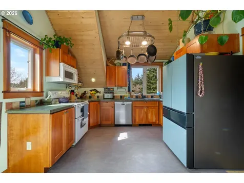 1055 Phelps Street Tillamook OR 97141