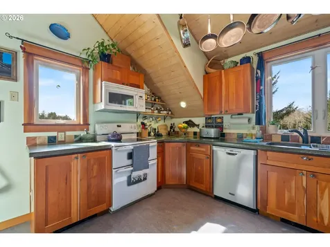 1055 Phelps Street Tillamook OR 97141