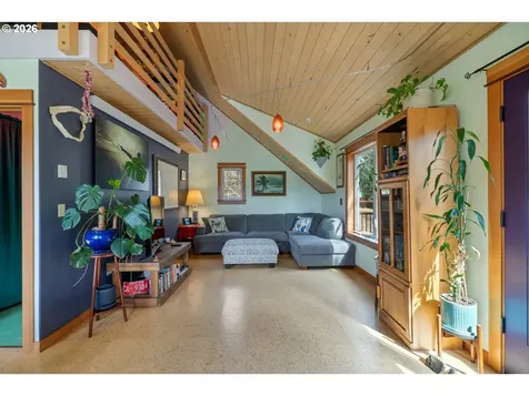 1055 Phelps Street Tillamook OR 97141